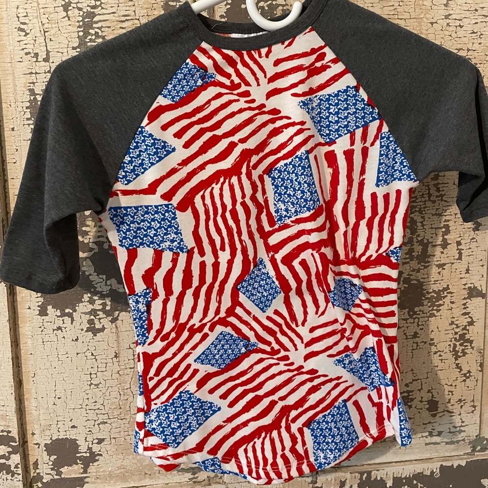 Boys LuLaroe American Flag Quarter sleeve; Boys size 6/7